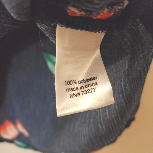 🍒 Cherry print tank top with tie shoulders 🍒 - Size M - Picture 3 of 3